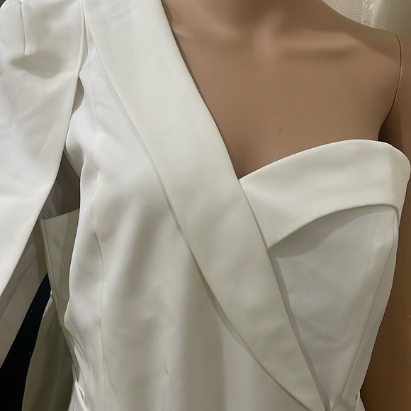 Lavish Alice White Asymmetrical One-Shoulder Cocktail Dress - Picture 9 of 16